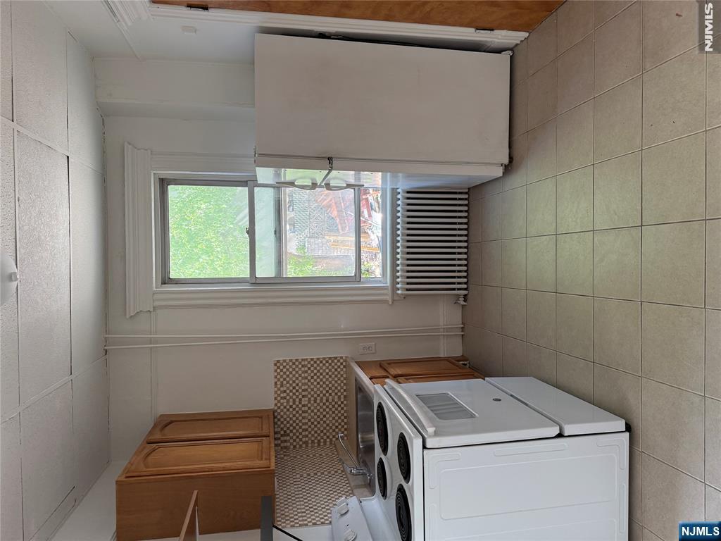 1650 John Street 1 Property Photo 1