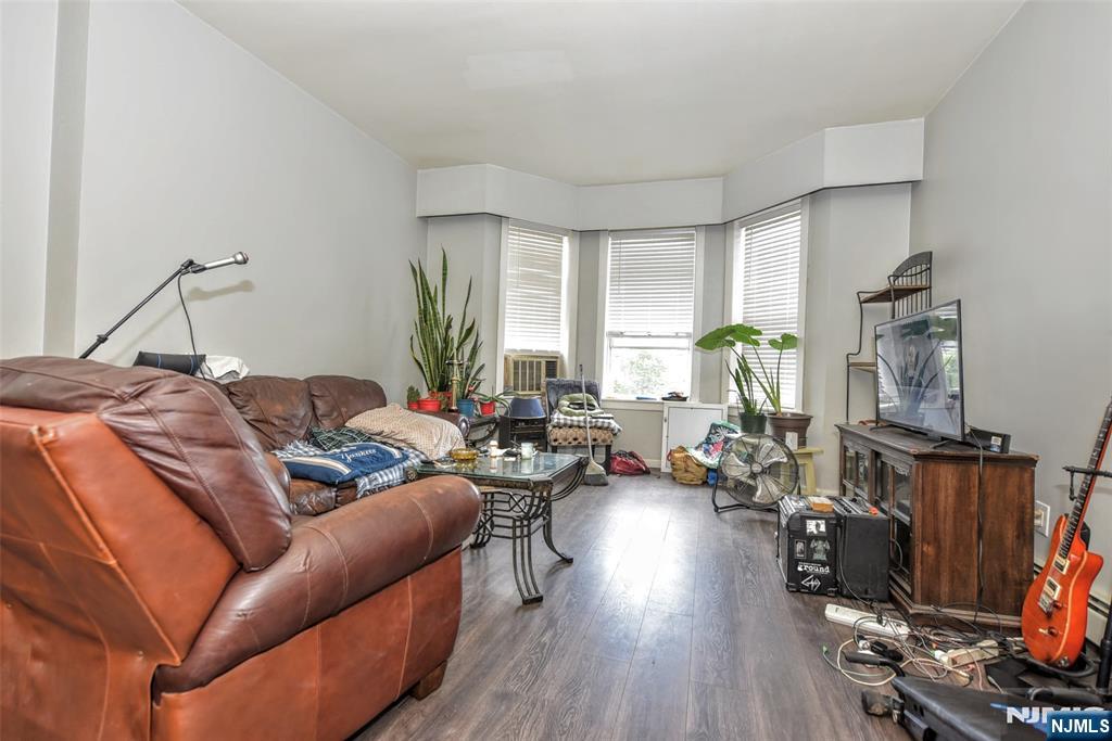 557 Hudson Avenue Property Photo 16