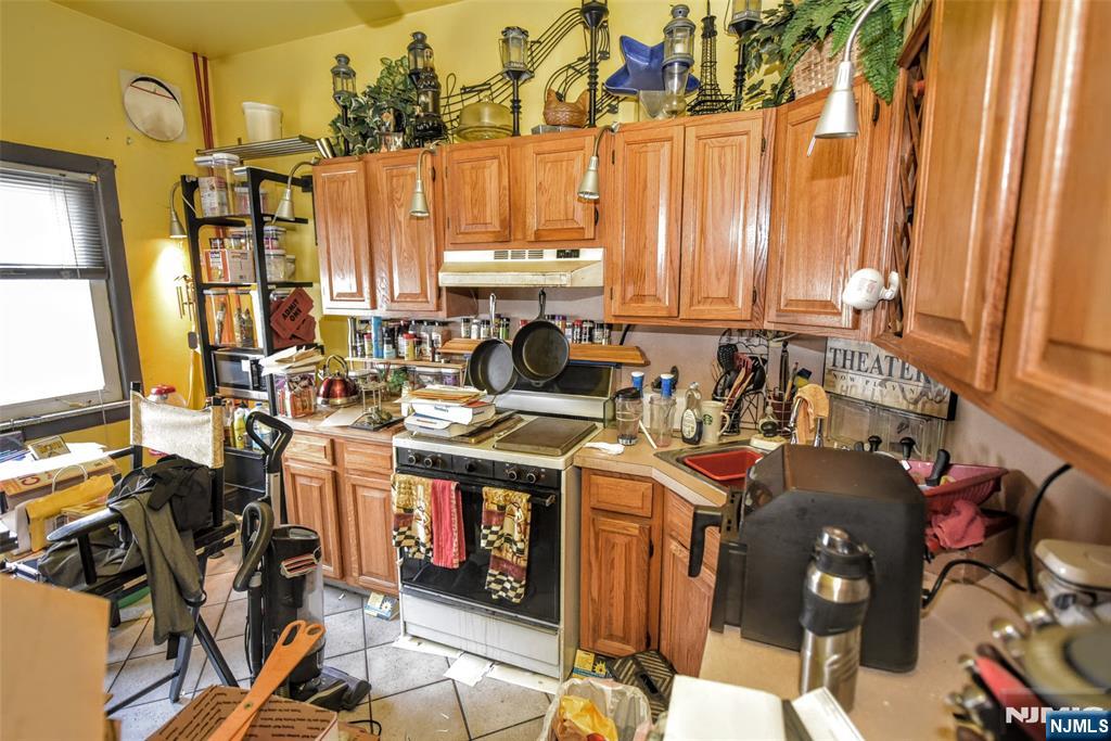 557 Hudson Avenue Property Photo 23