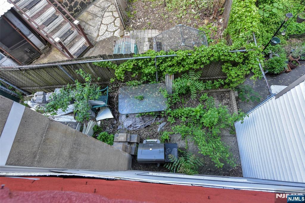 557 Hudson Avenue Property Photo 32
