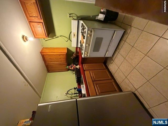 557 Hudson Avenue Property Photo 37