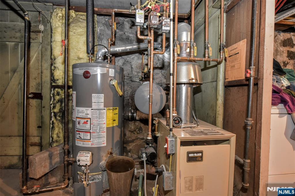 557 Hudson Avenue Property Photo 45