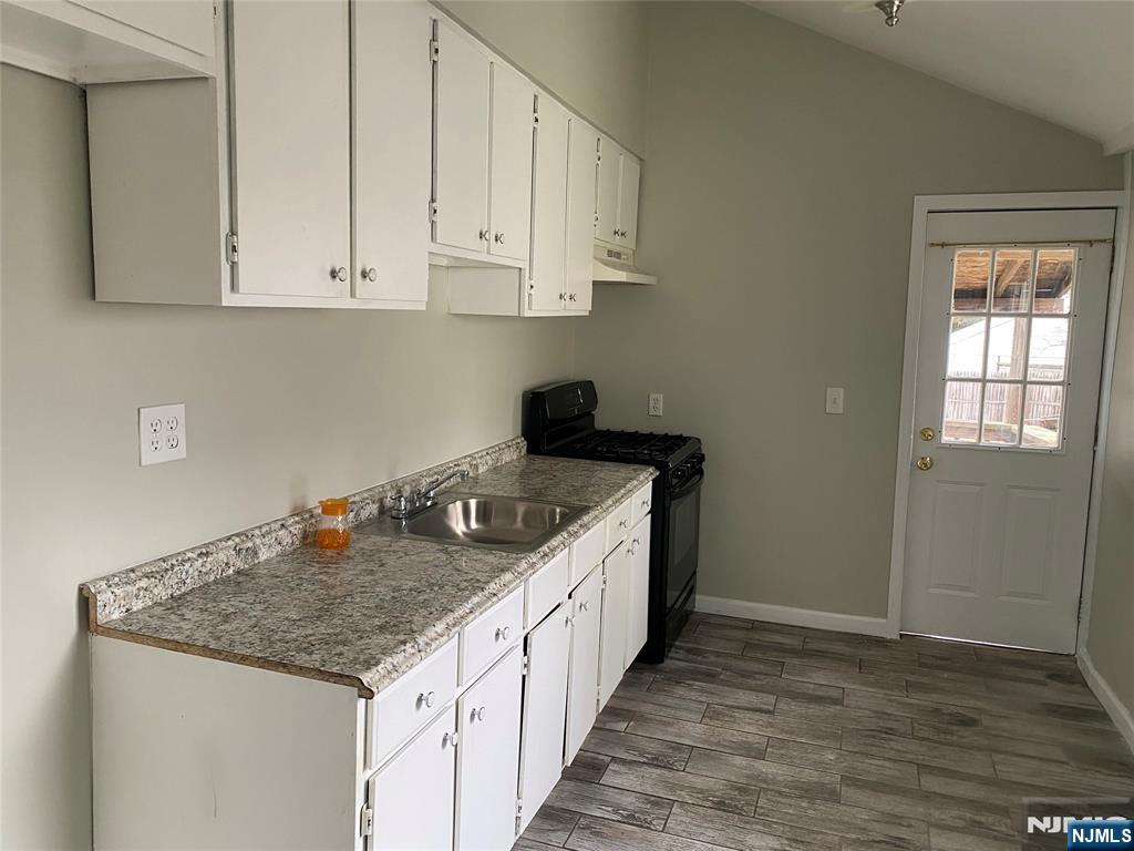 124-126 Spruce Street Property Photo 3