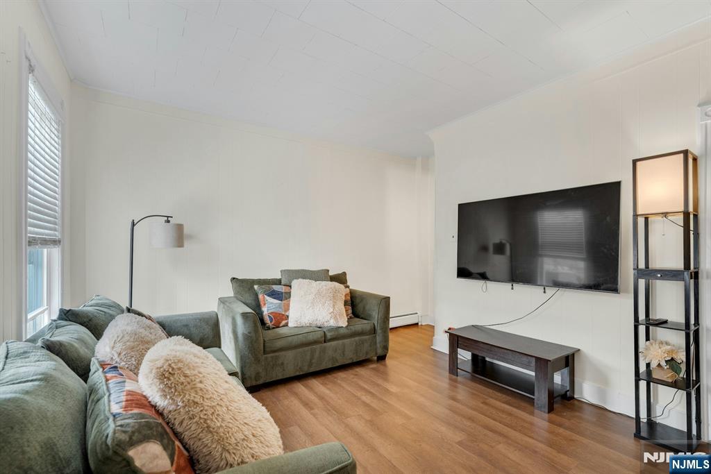 331 1/2 Forest Street Property Photo 2