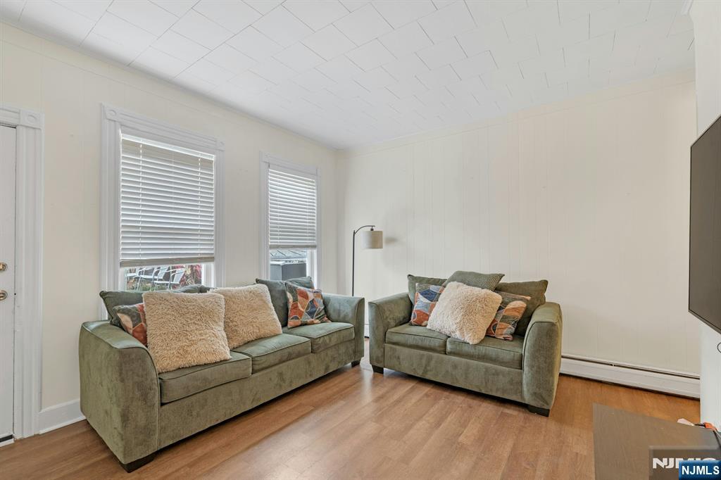 331 1/2 Forest Street Property Photo 3