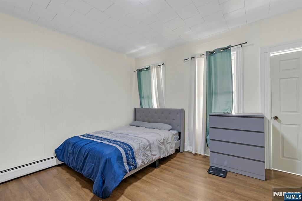 331 1/2 Forest Street Property Photo 4