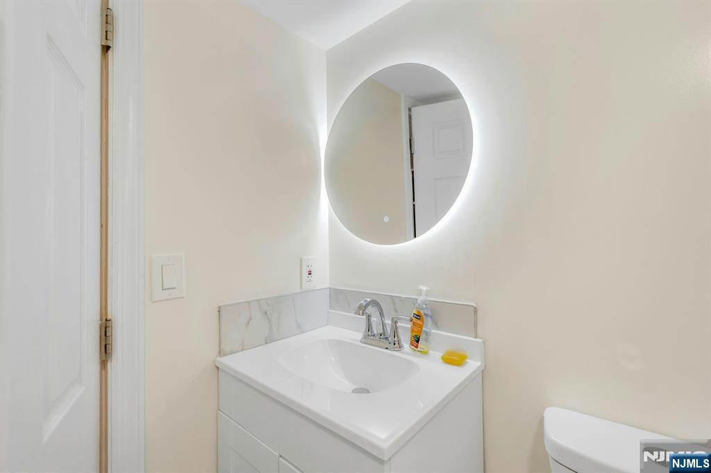 331 1/2 Forest Street Property Photo 11