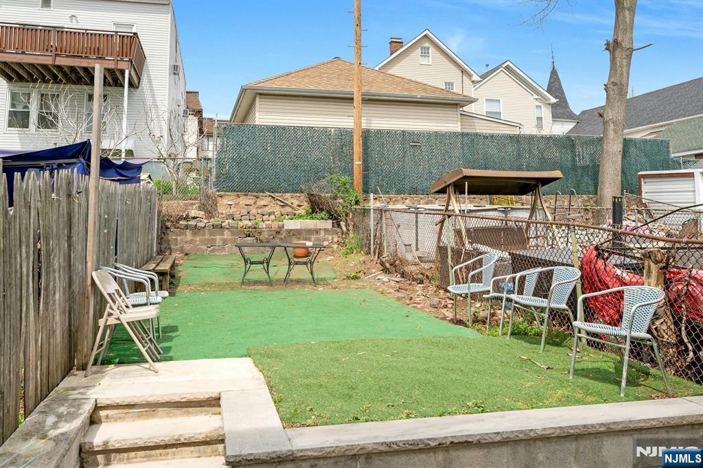 331 1/2 Forest Street Property Photo 15