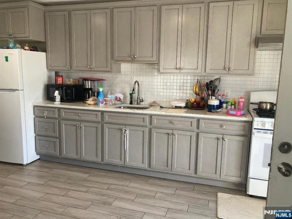 131-133 Delancy Street Property Photo 8