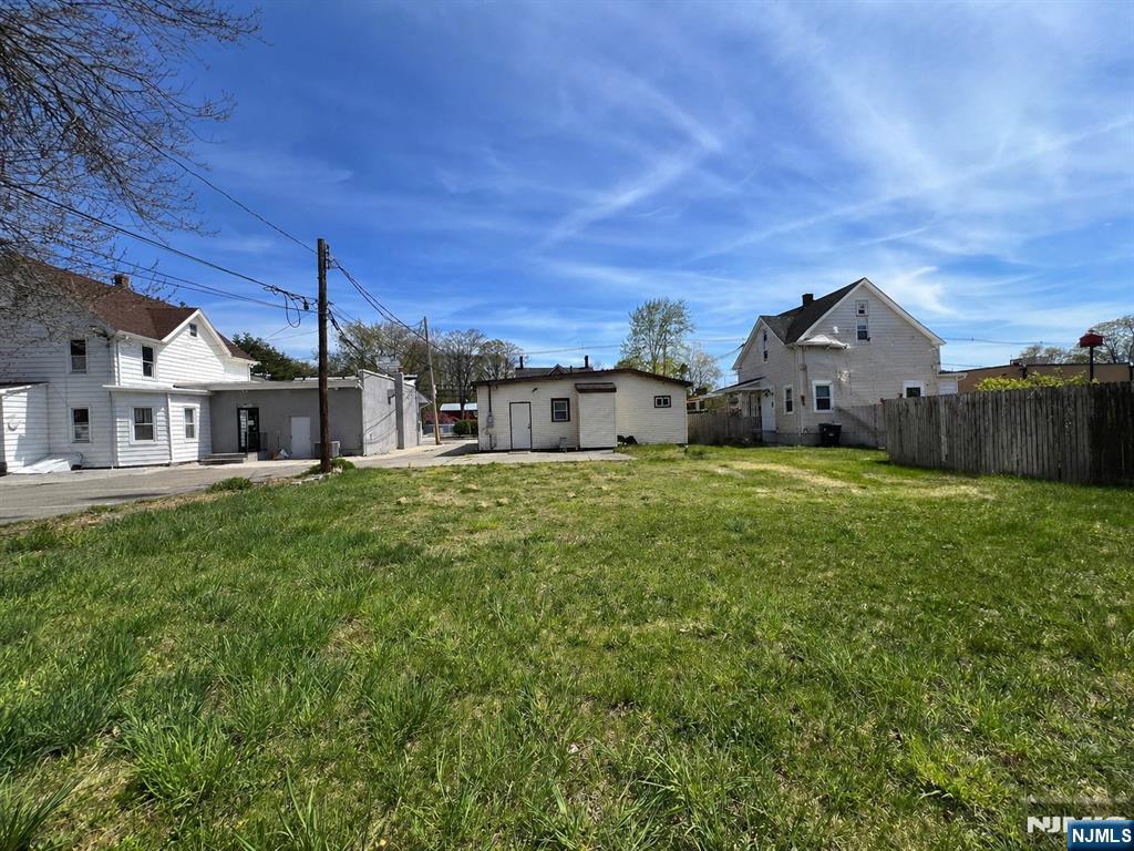 901 Ringwood Avenue Property Photo 2