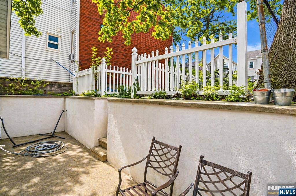 602 Elm Street Property Photo 14