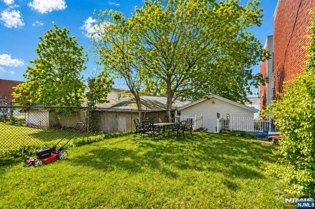 602 Elm Street Property Photo 18