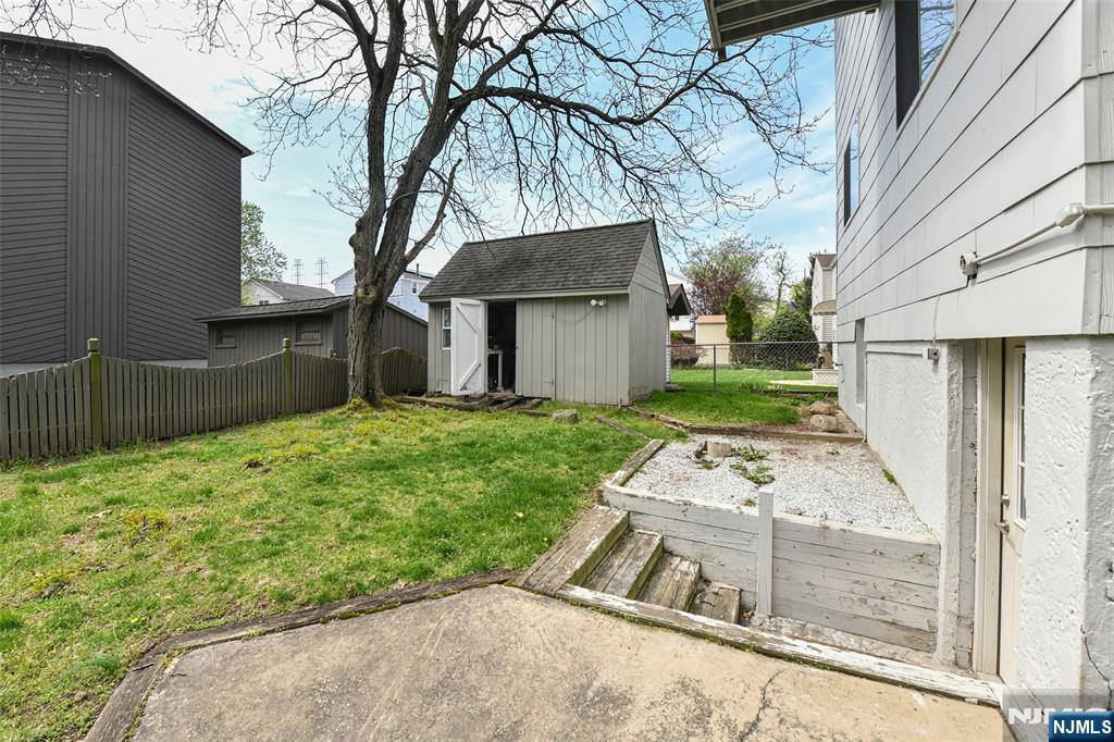 223 Canterbury Avenue Property Photo 6