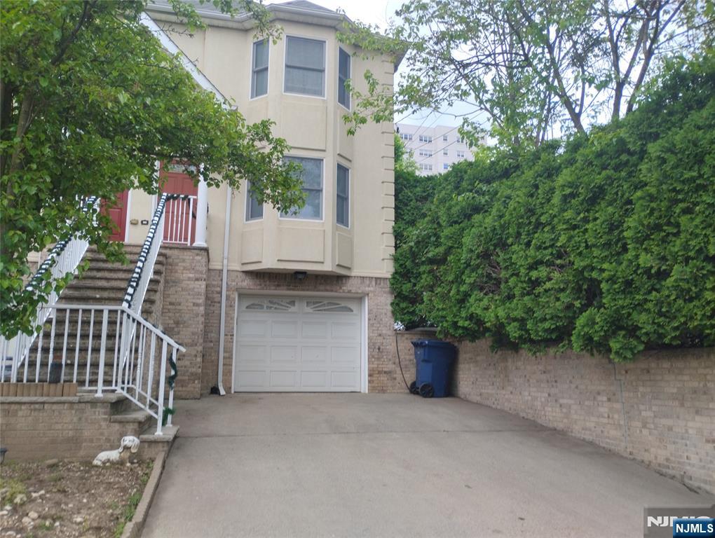 277 3rd Street Property Photo 1