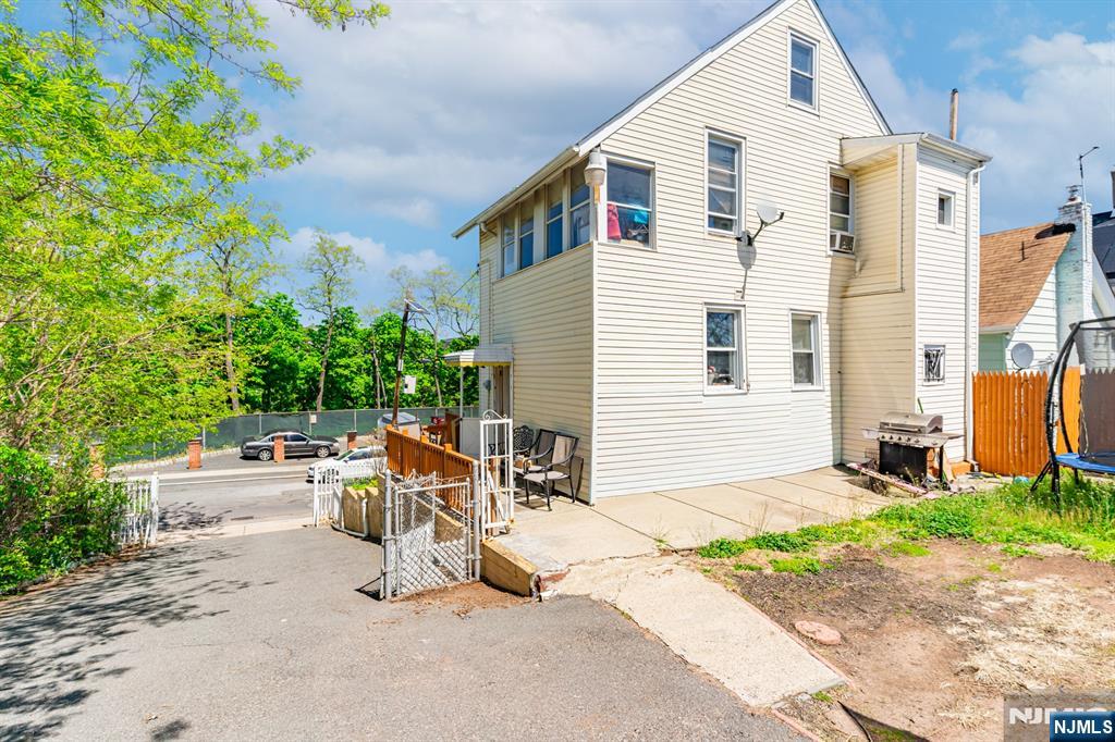 420 Mechanic Street Property Photo 16