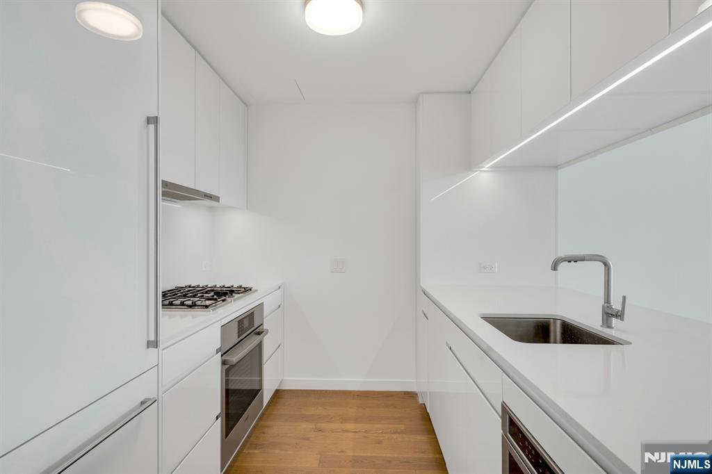 99 Hudson Street 5408 Property Photo 7