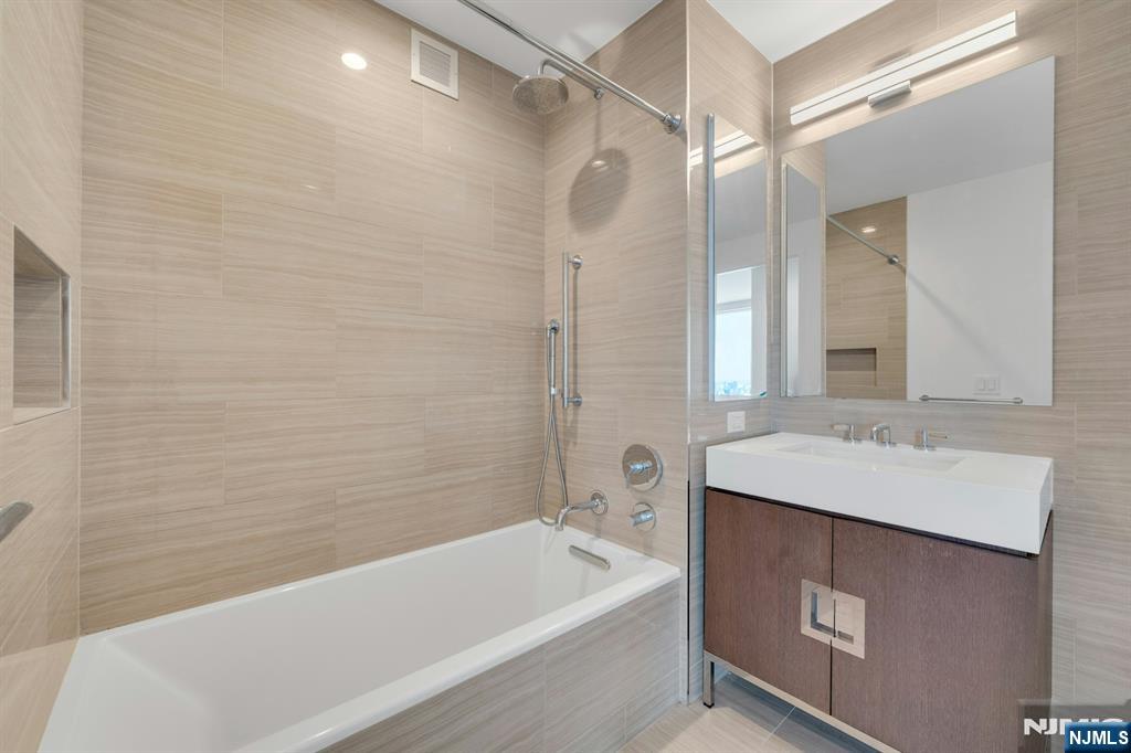 99 Hudson Street 5408 Property Photo 15