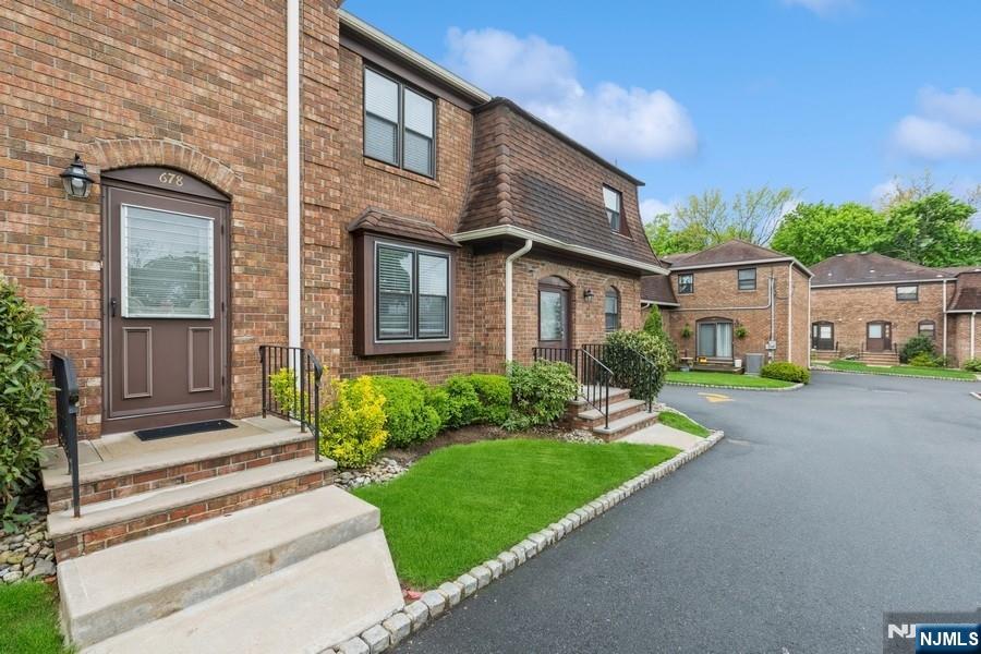 678 Bloomfield Avenue 678