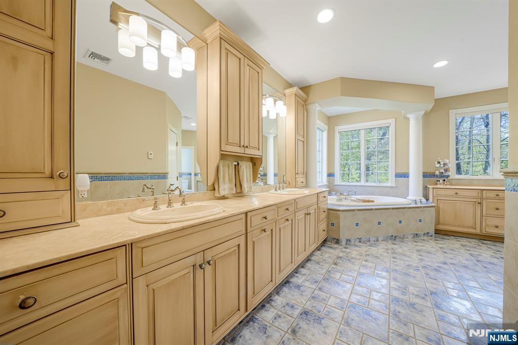 9 Pennbrook Court Property Photo 24