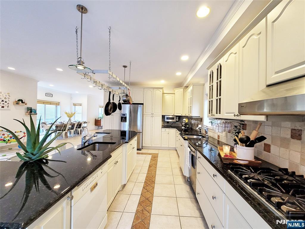 441 Piermont Avenue Property Photo 10