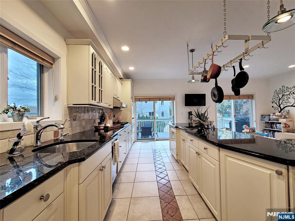441 Piermont Avenue Property Photo 11