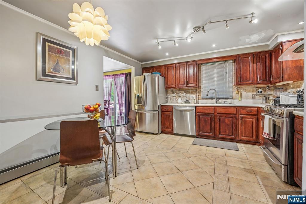 121 Wood Street Property Photo 1