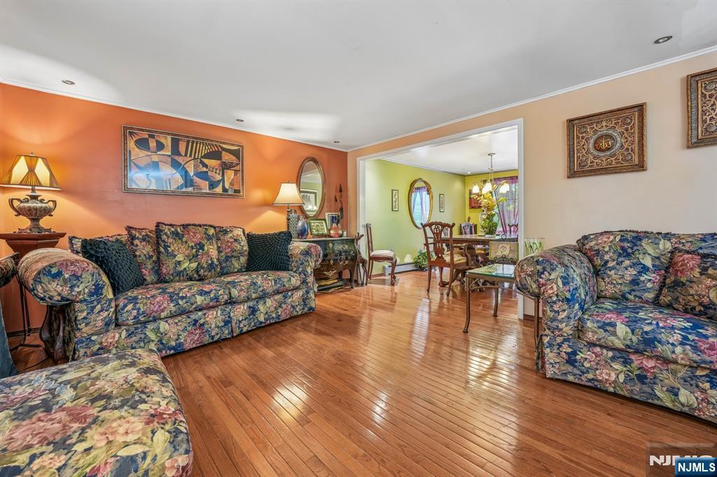 121 Wood Street Property Photo 2