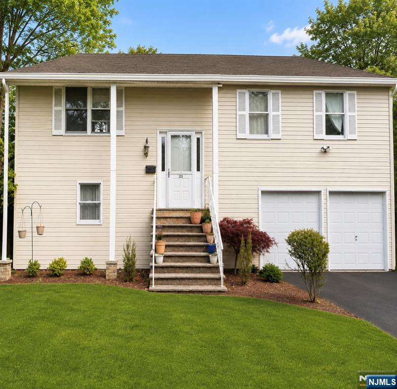 121 Wood Street Property Photo 3