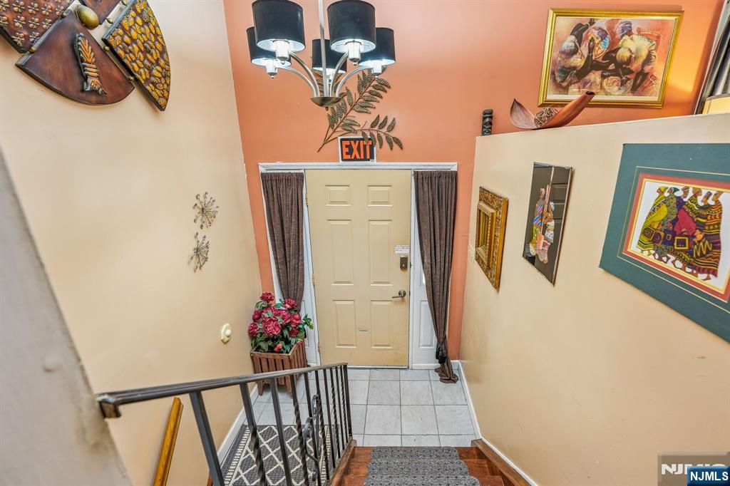 121 Wood Street Property Photo 4