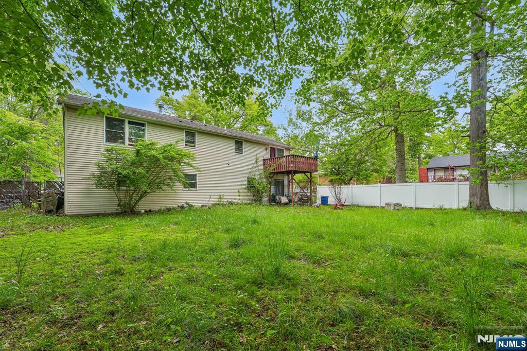 121 Wood Street Property Photo 22