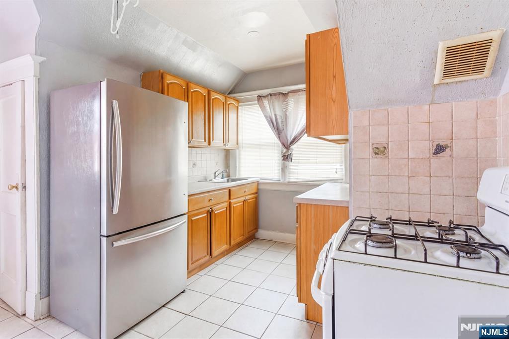 73-75 Knickerbocker Avenue Property Photo 22