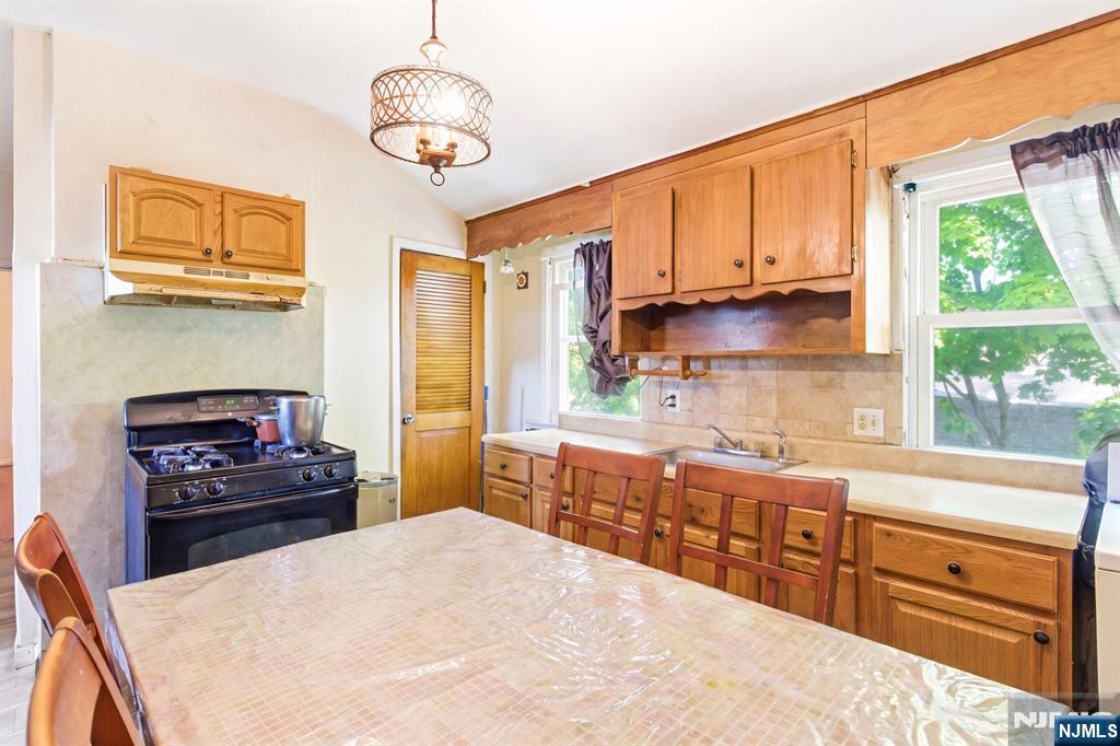 36-38 Kenmore Avenue Property Photo 7