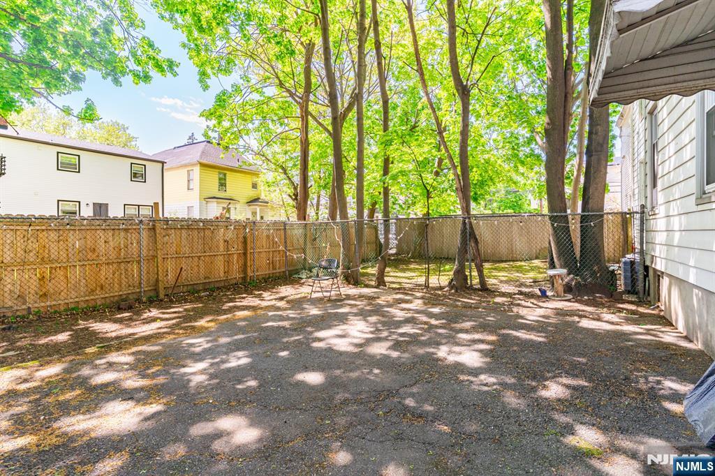 36-38 Kenmore Avenue Property Photo 20