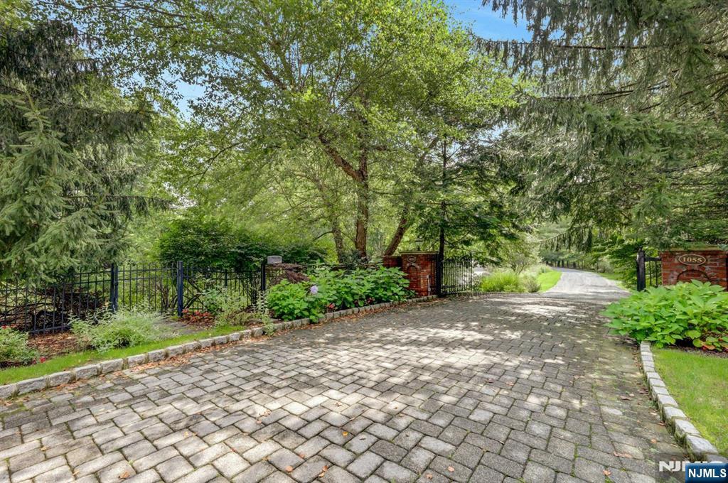 1055 High Mountain Road Property Photo 3