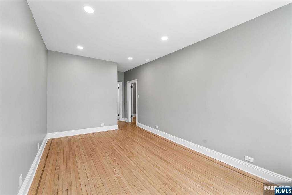 131 Kensington Avenue D5 Property Photo 3