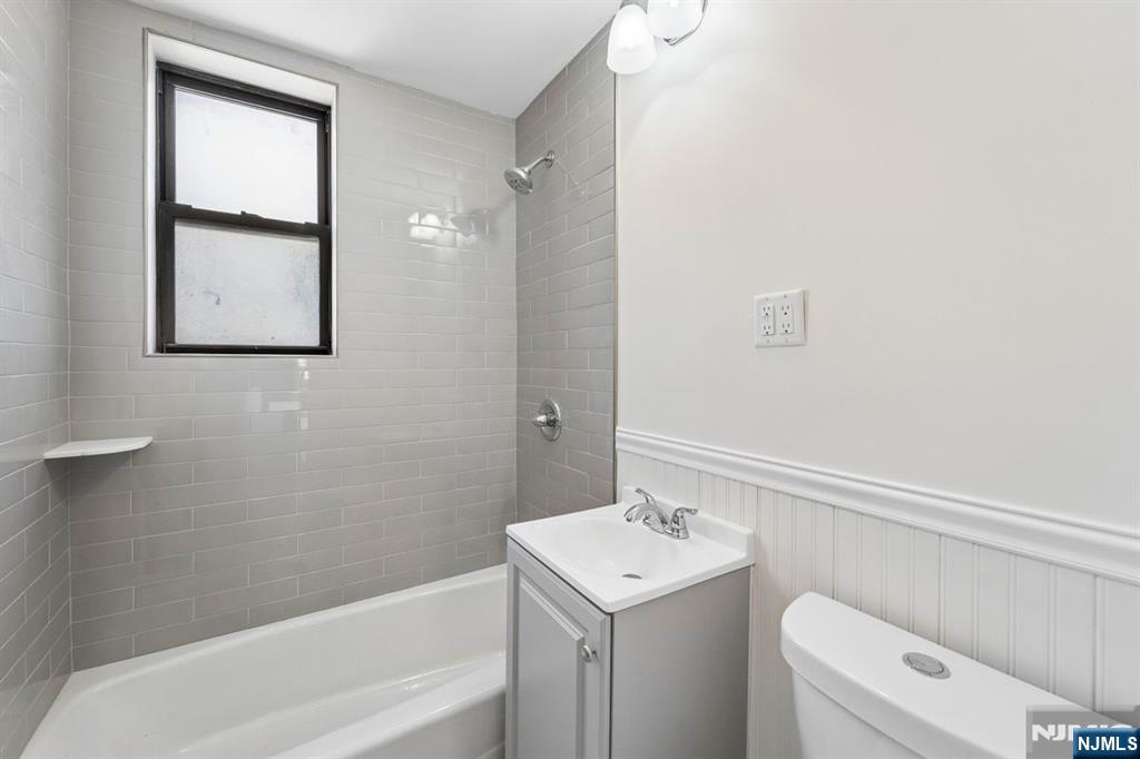 131 Kensington Avenue D5 Property Photo 8