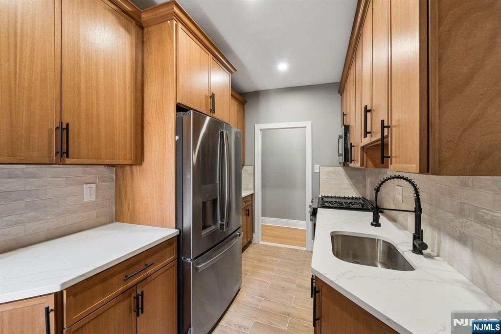 131 Kensington Avenue D5 Property Photo 16