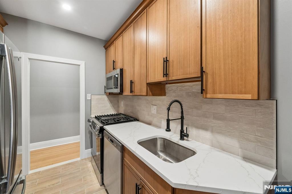 131 Kensington Avenue D5 Property Photo 17