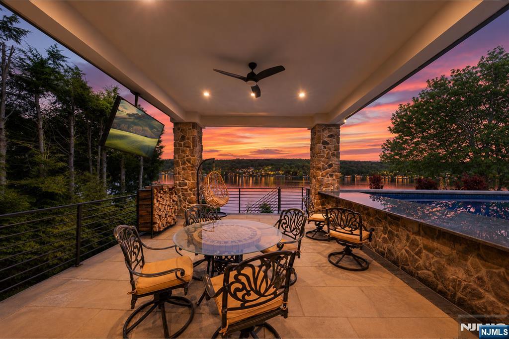 31 Island Trail Property Photo 10