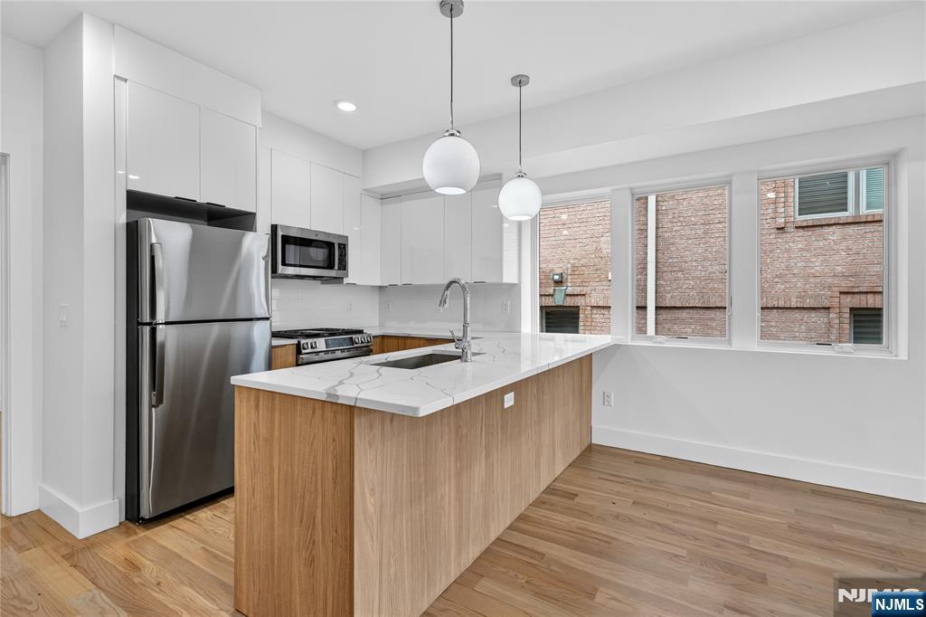 46 Hudson Avenue A Property Photo 3