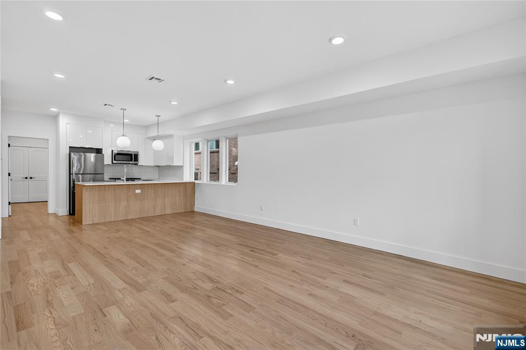 46 Hudson Avenue A Property Photo 5