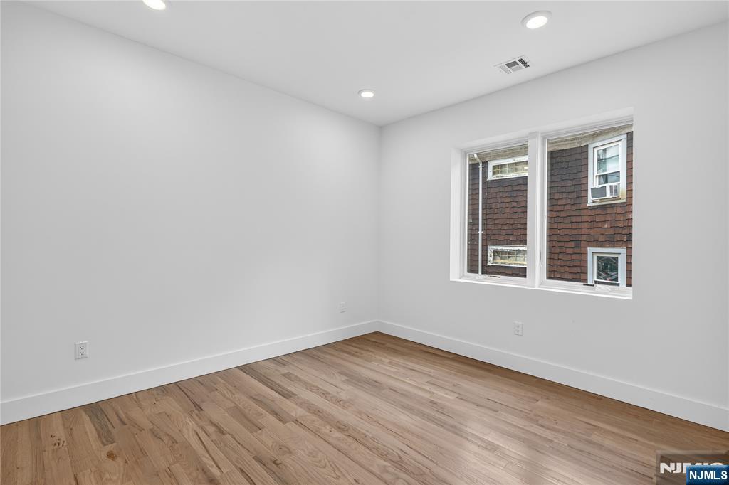 46 Hudson Avenue A Property Photo 8