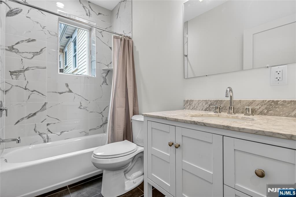 46 Hudson Avenue A Property Photo 9