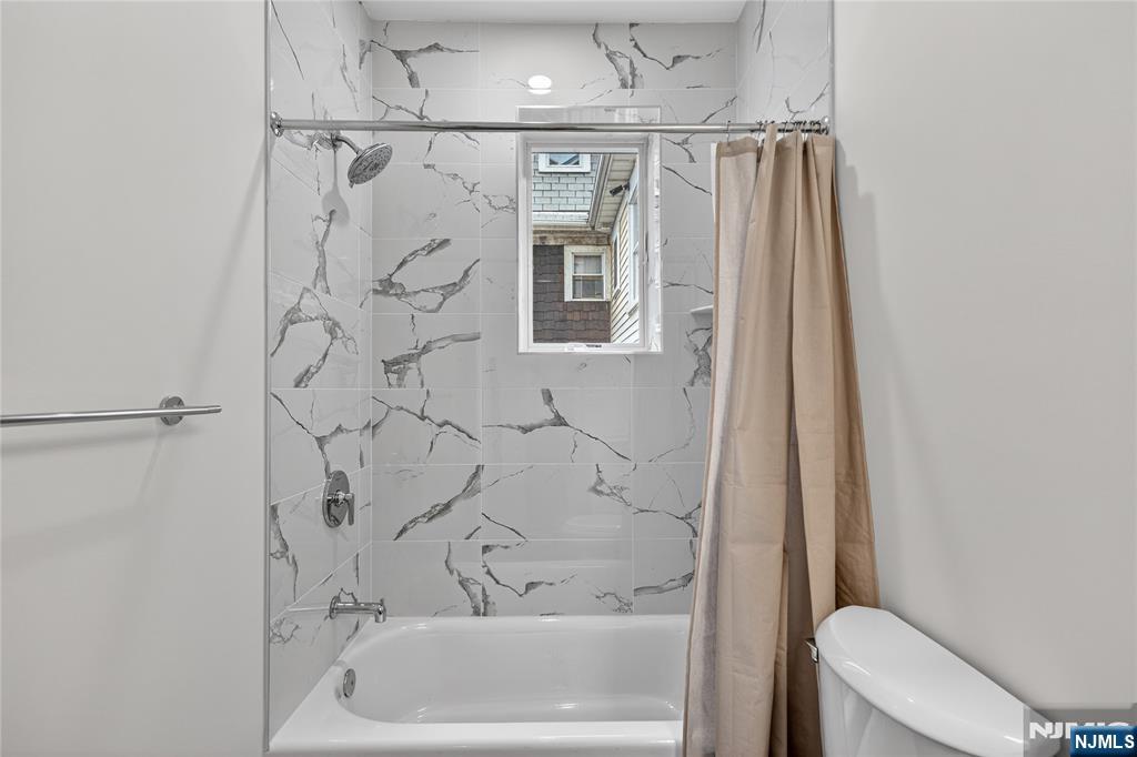 46 Hudson Avenue A Property Photo 10