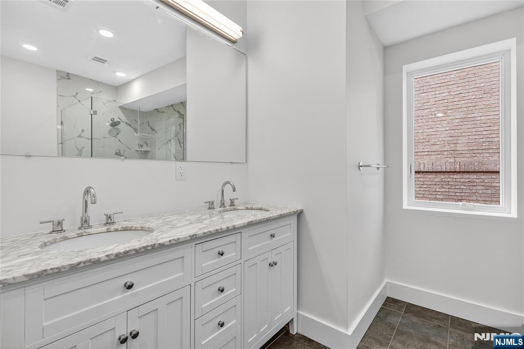 46 Hudson Avenue A Property Photo 15
