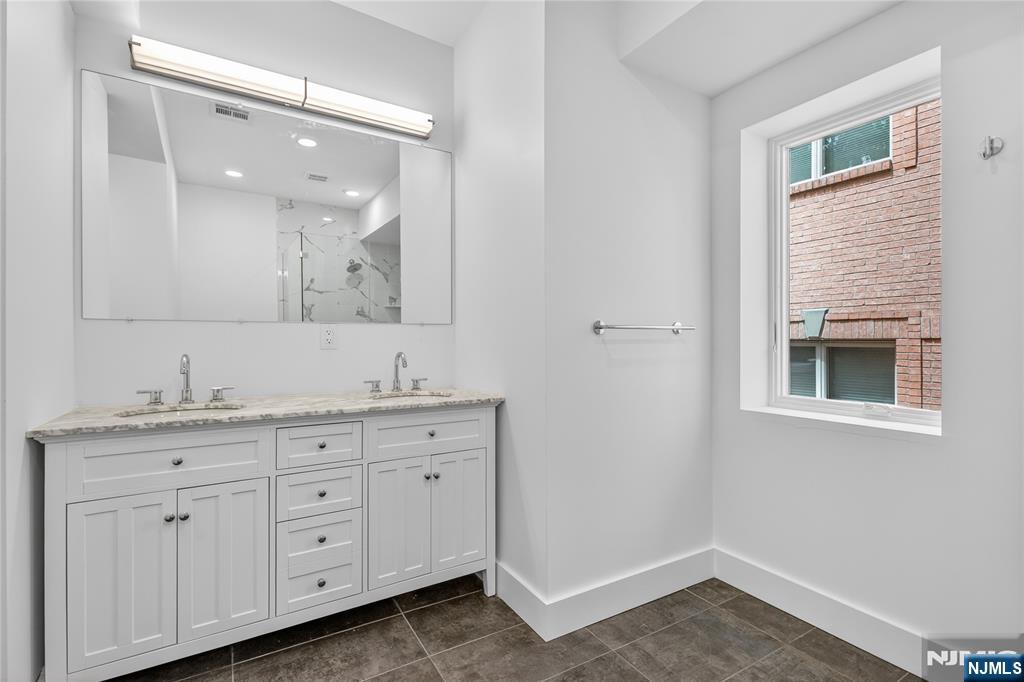 46 Hudson Avenue A Property Photo 16