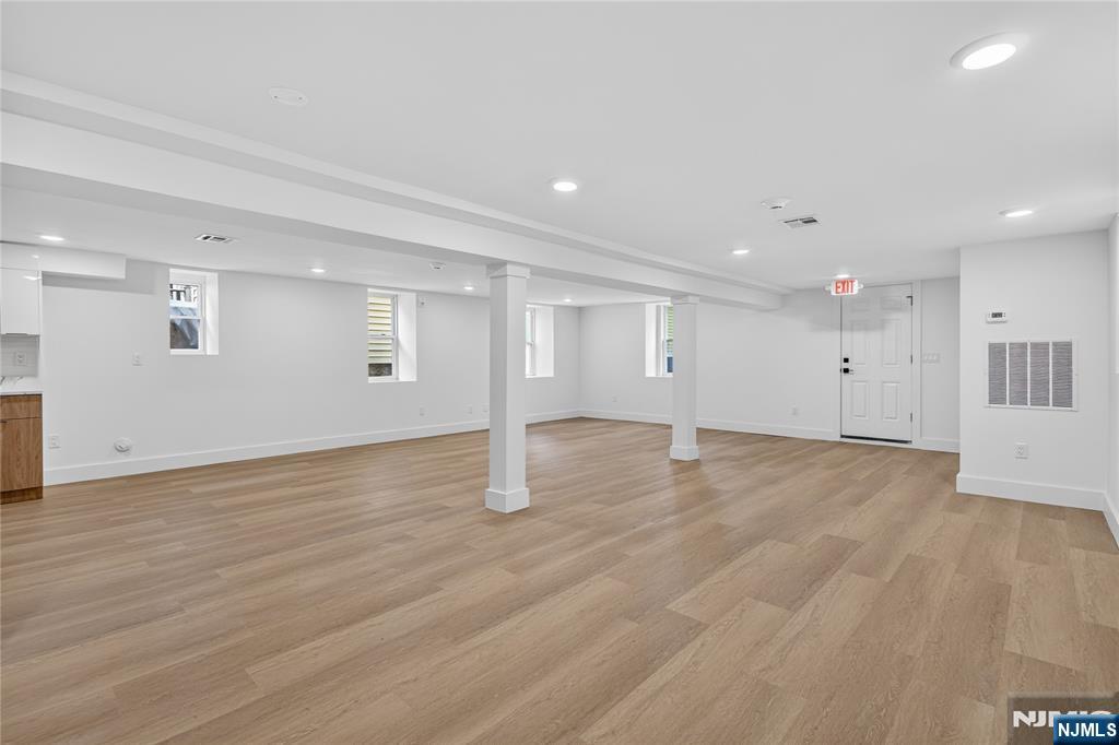 46 Hudson Avenue A Property Photo 17