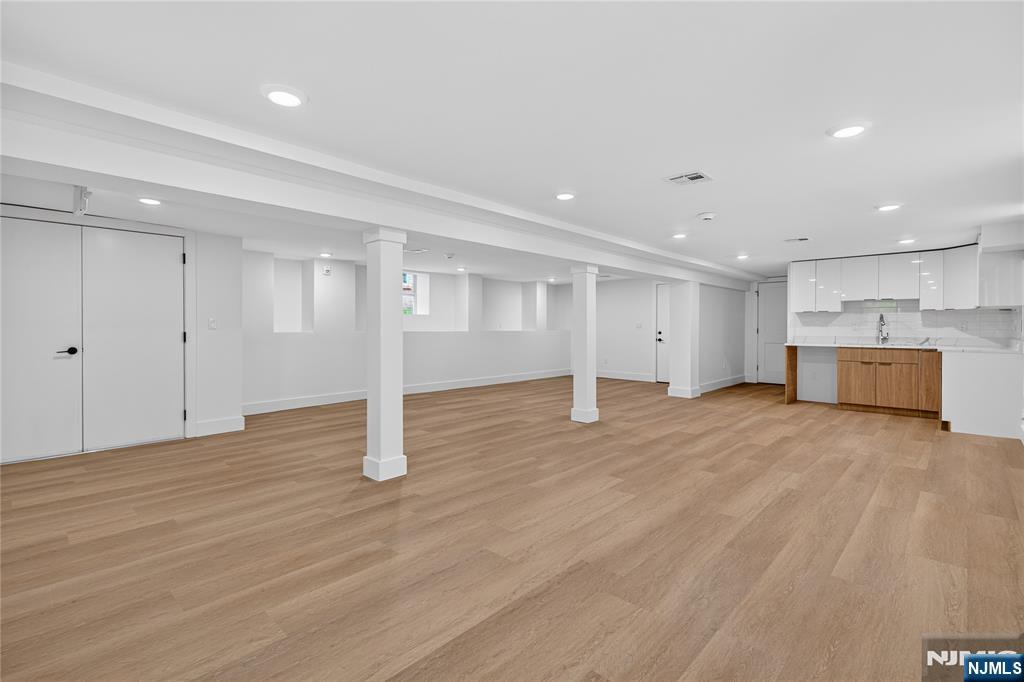 46 Hudson Avenue A Property Photo 18
