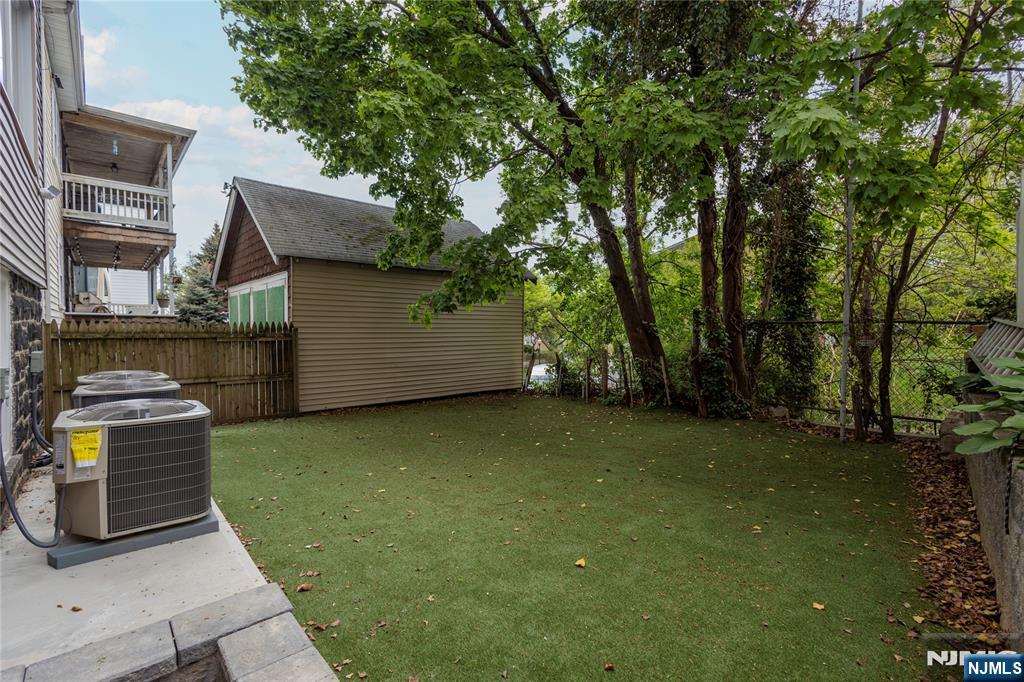 46 Hudson Avenue A Property Photo 22