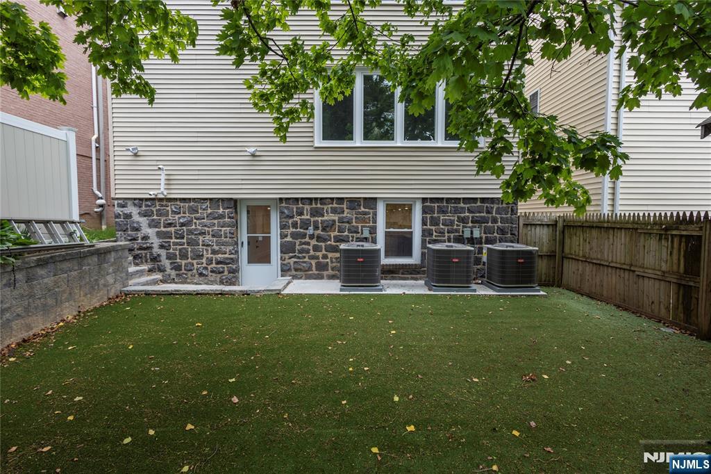 46 Hudson Avenue A Property Photo 23